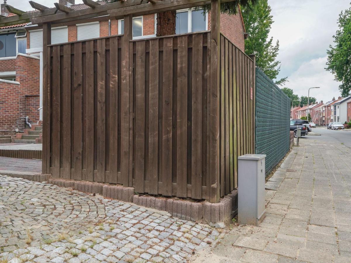 Вилла Terraced House In Kerkrade With A Garden Экстерьер фото
